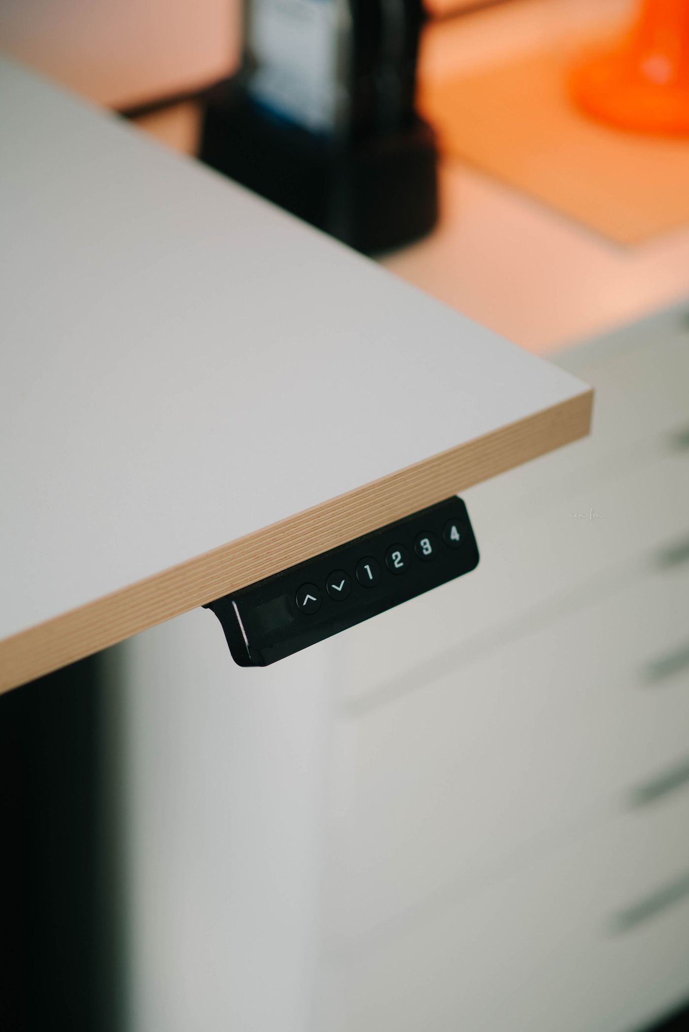 Control panel on an electric height-adjustable work table
